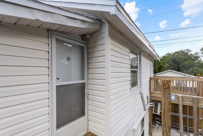 Building Photo - REDUCED Rent $1995.00.... 3 bed/2 bath Split Level, NEW downstairs addition, lots of extras *READ...