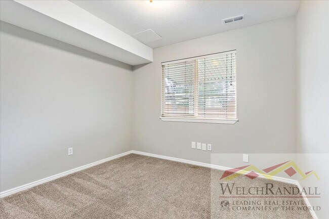 Building Photo - Stunning 5-Bedroom Home in Sandy – Move-In Ready