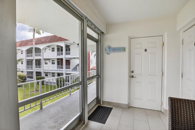 Building Photo - 581 Blue Heron Dr