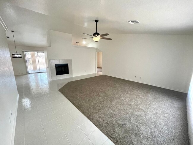 Building Photo - Nice 3 Bedroom 2 Bath Home in Chaparral Mesa!