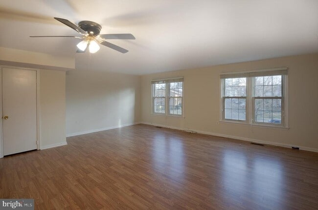 Building Photo - 8132 Sleepy View Ln