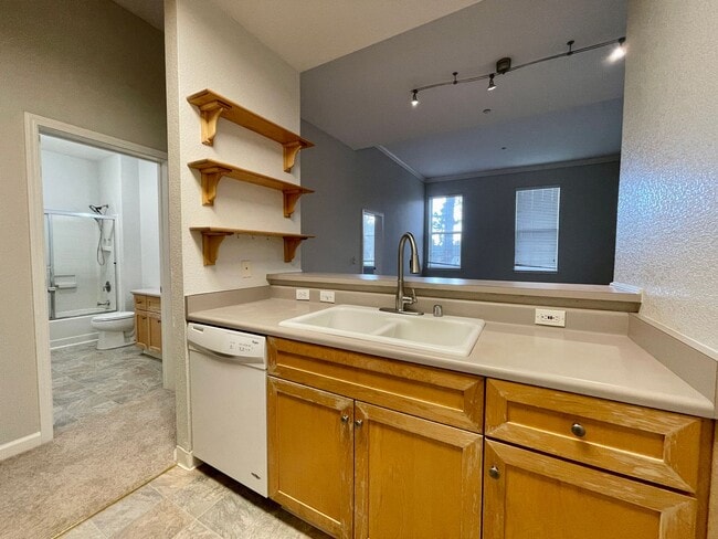 Building Photo - Must See Downtown San Jose End-Unit 2 Bedroom Condo with 2 Ensuite Bathrooms