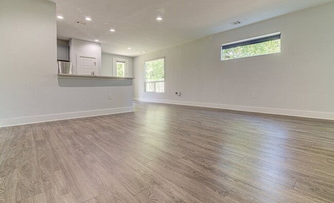 Building Photo - Super Cute South Austin 3/2.5 Condo, built...