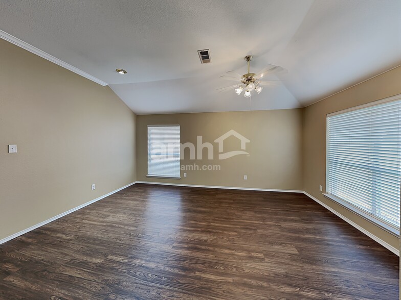 Building Photo - 476 Round Rock Dr
