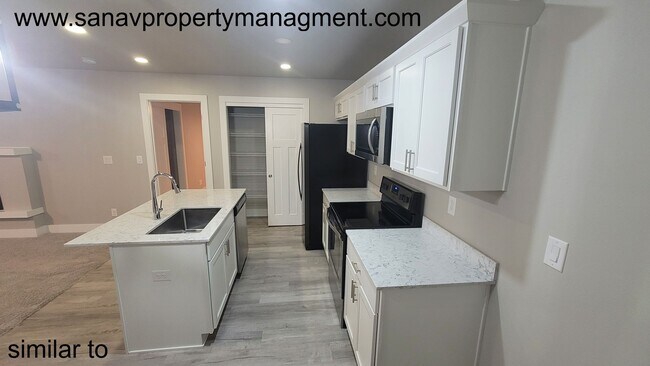 Building Photo - 4031 NE 5th St