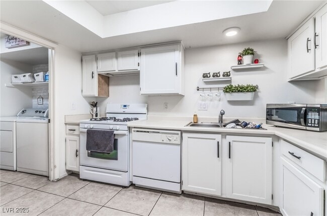 Building Photo - 2692 Matogroso Ln