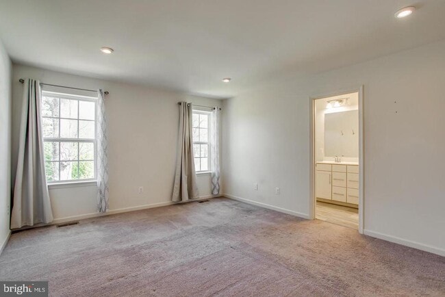 Building Photo - 1606 Dorothy Ln