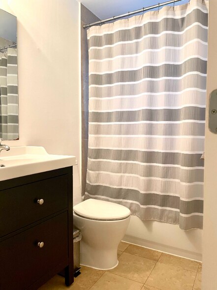 Building Photo - 4812 Pine Tree Dr