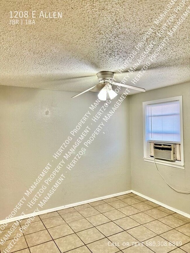 Building Photo - 1208 E Allen-