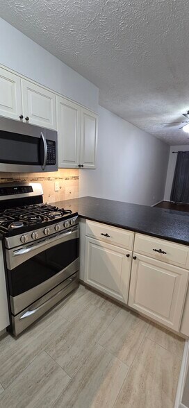 Building Photo - 757 Island Ct