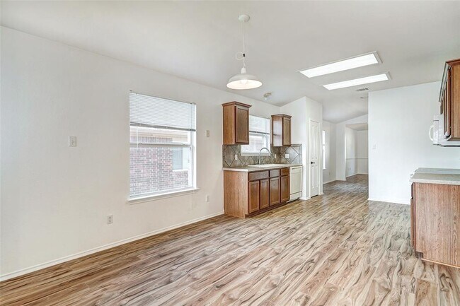 Building Photo - 1305 4 Cabin Ct