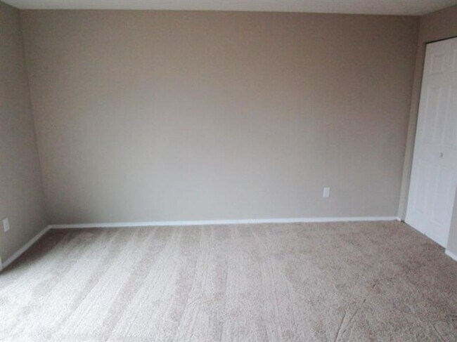 Building Photo - Spacious 3-Bedroom 1.5 bath Home with Fenced Yard & Garage – Ready for You!