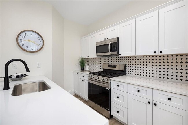 Building Photo - 50 S County Trl