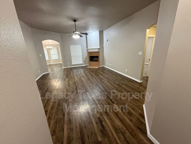 Building Photo - 910 Fuller Ave