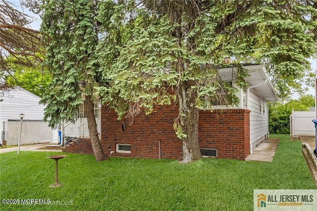 Building Photo - 713 Lincoln Dr