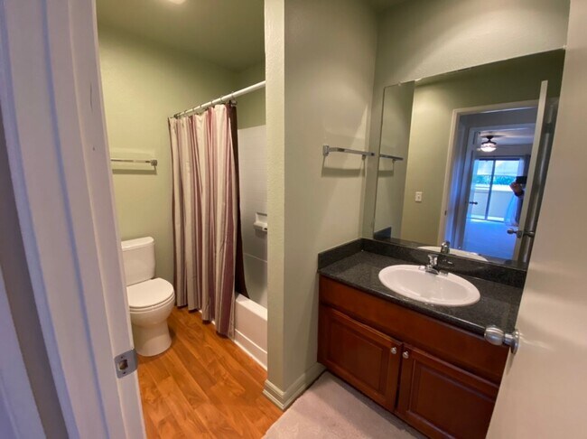 Building Photo - Two bedroom condo in Gated Community with ...