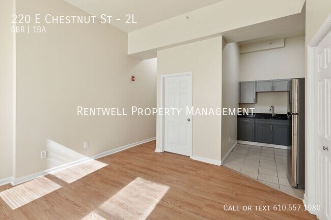 Building Photo - 220 E Chestnut St