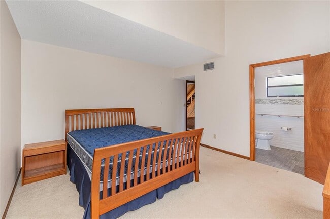 Building Photo - 2020 Venetian Way