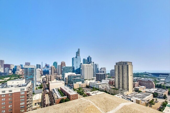 Building Photo - 2BD/2BTH PENTHOUSE  WITH PRIVATE TERRACE I...