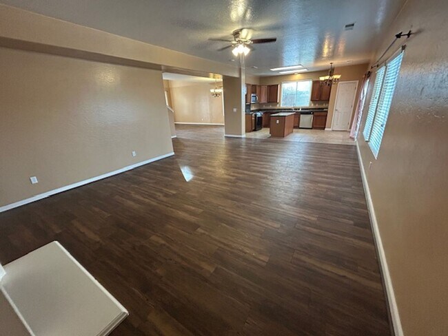 Building Photo - 4 Bedroom 2.5 Bathroom in NW Visalia with a Pool!! Just in Time for Summer!!!