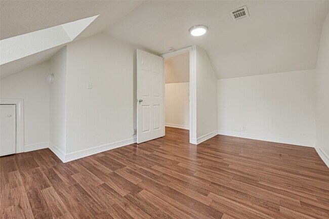 Building Photo - 7017 Schley St