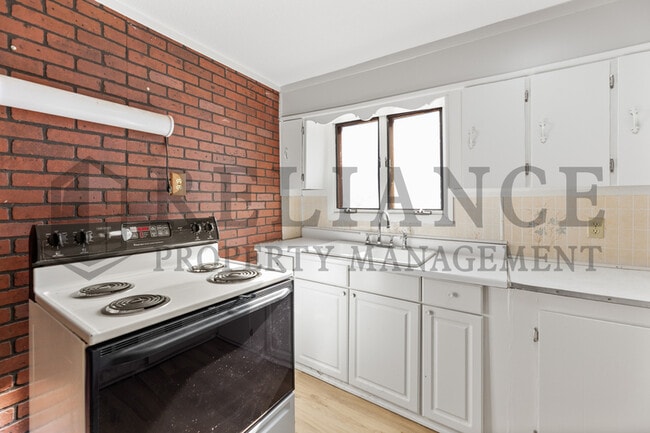 Building Photo - 1823 S Hiram St