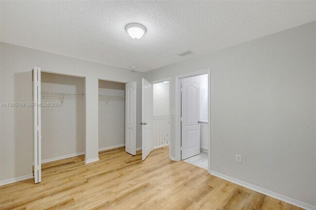 Building Photo - 15750 SW 92nd Ave
