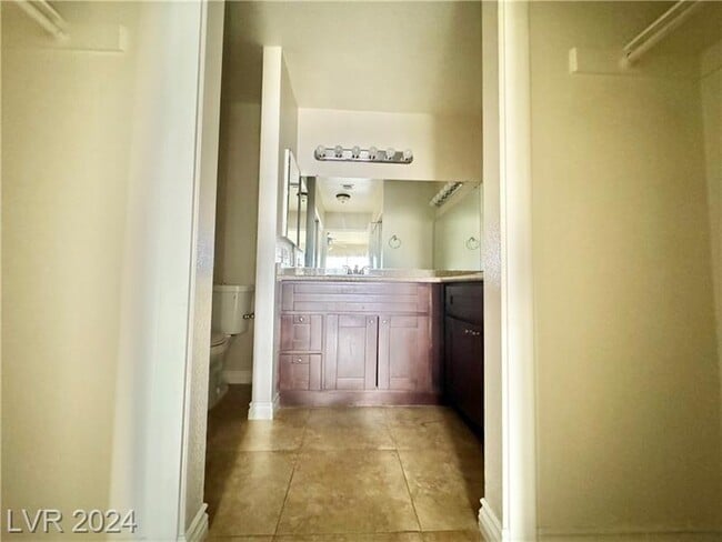 Building Photo - 4819 S Torrey Pines Dr