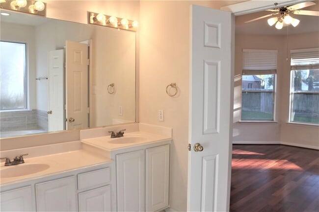 Building Photo - 71 N Brooksedge Cir