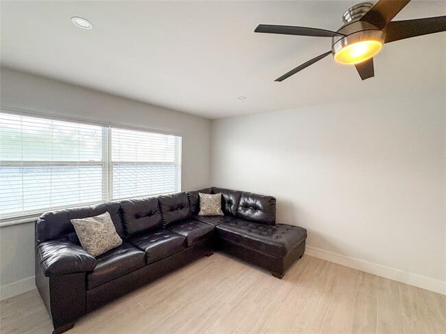 Building Photo - 4541 N Ocean Dr