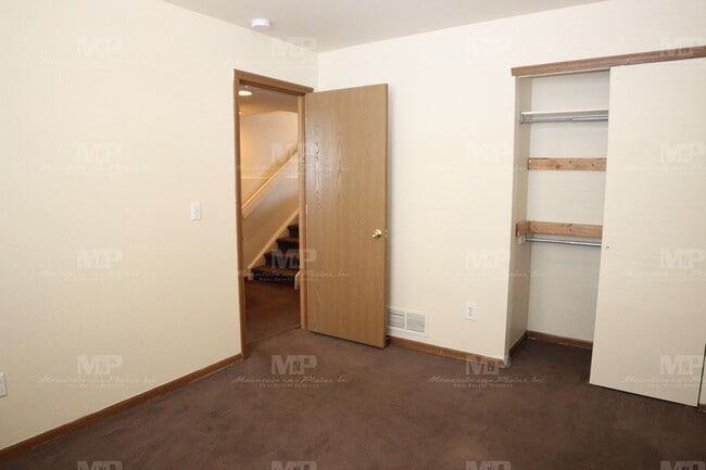 Building Photo - 520 S Howes St