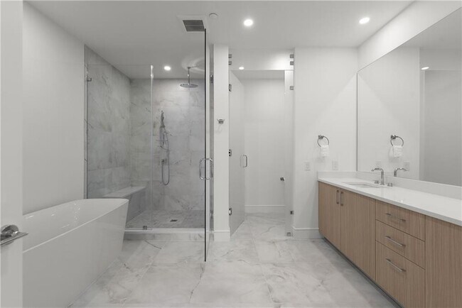 Building Photo - 2425 Peachtree Rd NE