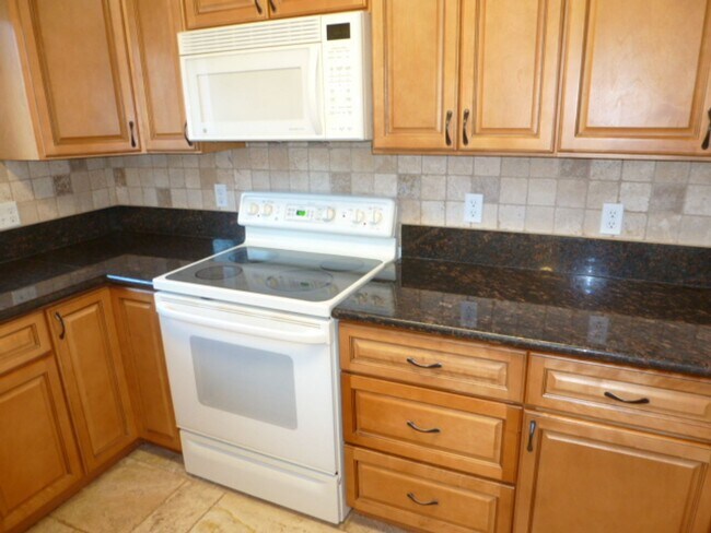 Building Photo - Four Bedroom, Two Bath, Two Car Garage Rem...
