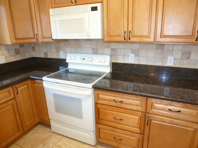 Building Photo - Four Bedroom, Two Bath, Two Car Garage Remodeled Home in West Reno