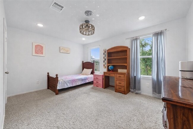 Building Photo - 804 Pearl River