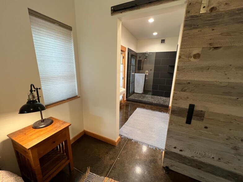 Building Photo - 1286 Dream Dr