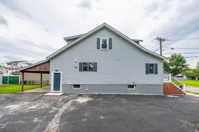 Building Photo - 58 Zeliff Ave