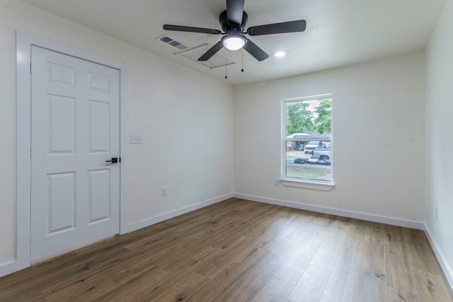 Building Photo - 2307 El Capitan Dr