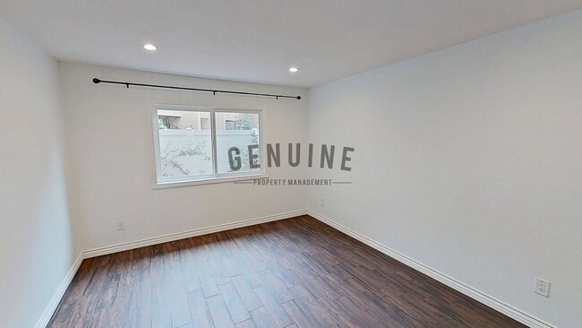 Building Photo - 1st Floor 1 Bedroom Unit in South Coast Me...