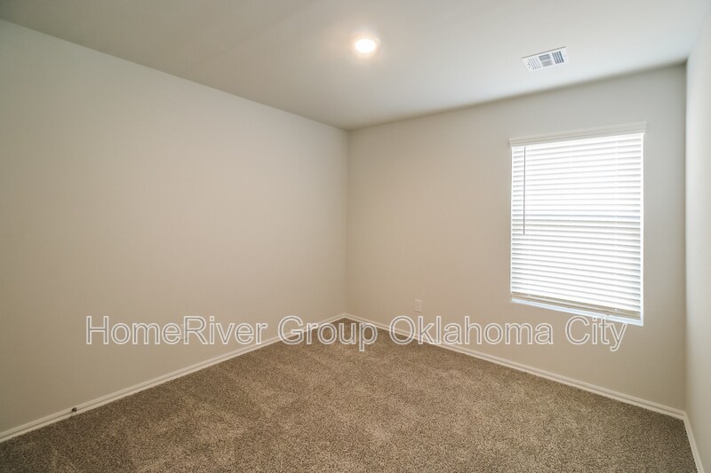 Building Photo - 1220 S Brk Dr