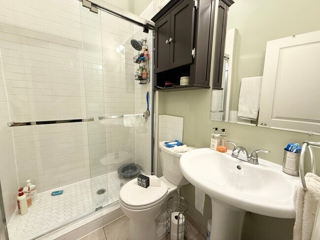 Building Photo - 409 Dudley St