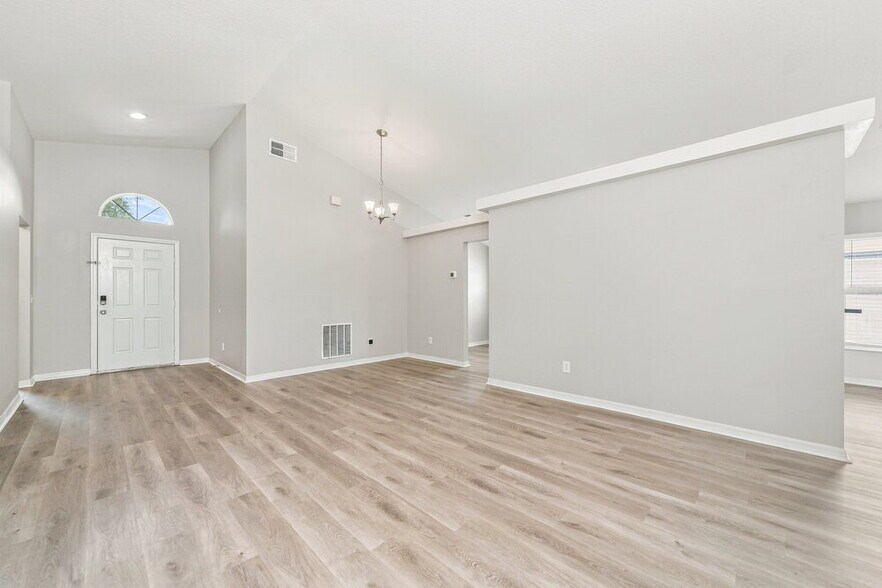 Building Photo - 3027 Eagle Crossing Dr