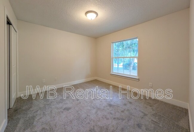 Building Photo - 10638 Akers Dr S