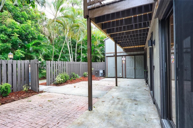 Building Photo - 1544 39th Ave