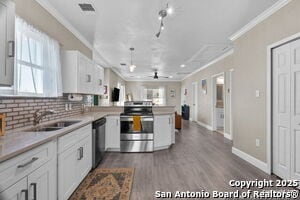 Building Photo - 810 Dakota St