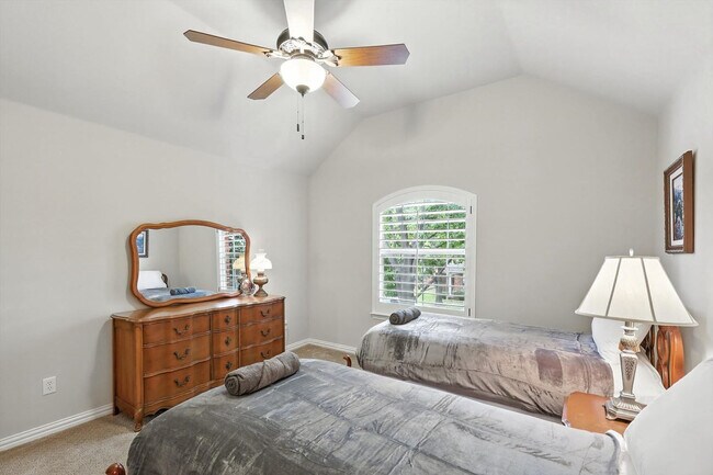 Building Photo - 2303 Chapelwood Dr