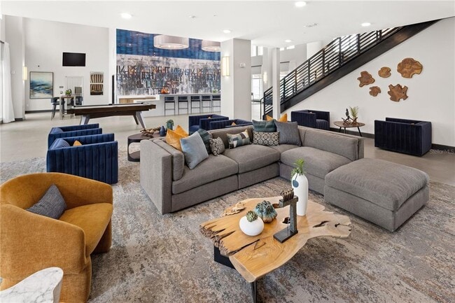 Building Photo - 5256 International Dr