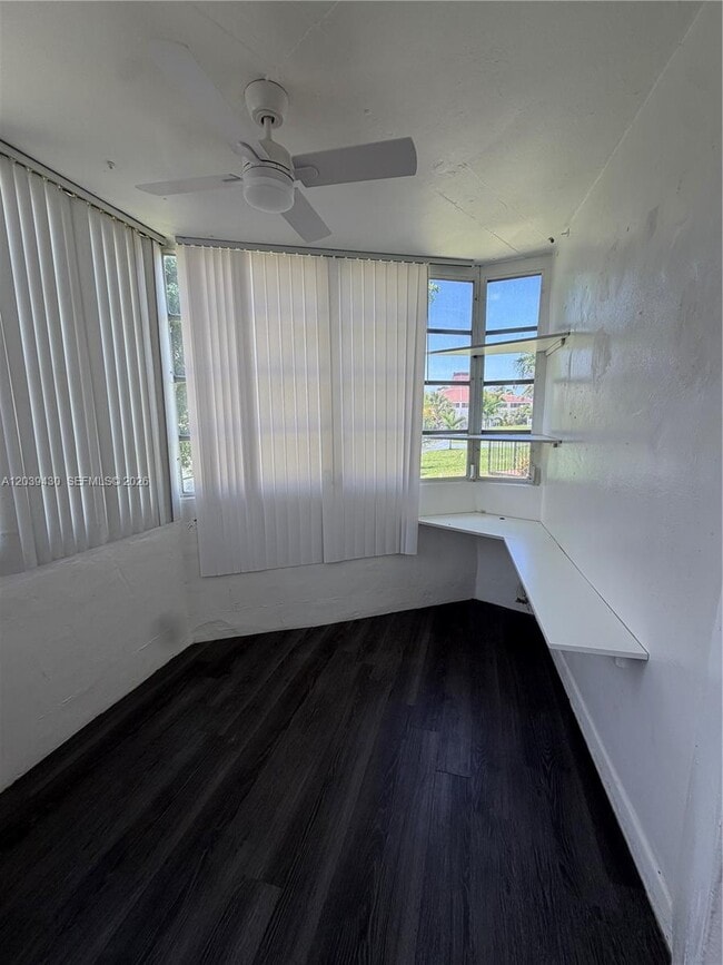 Building Photo - 1667 NE Miami Gardens Dr