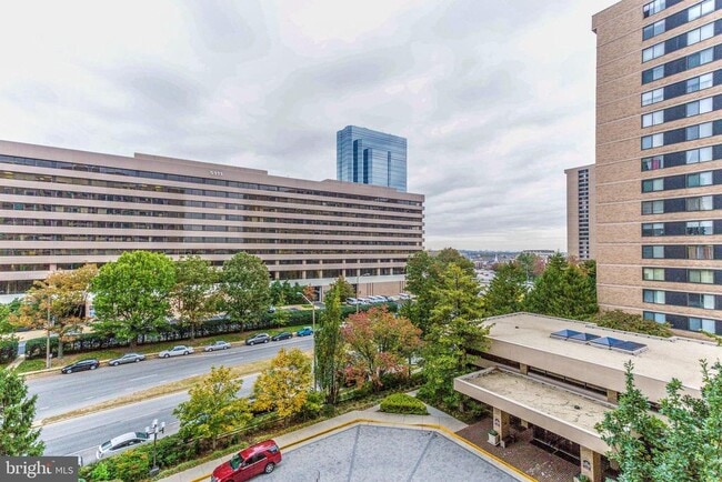 Building Photo - 3709 S George Mason Dr