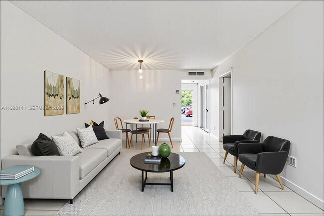 Building Photo - 2200 Park Ln